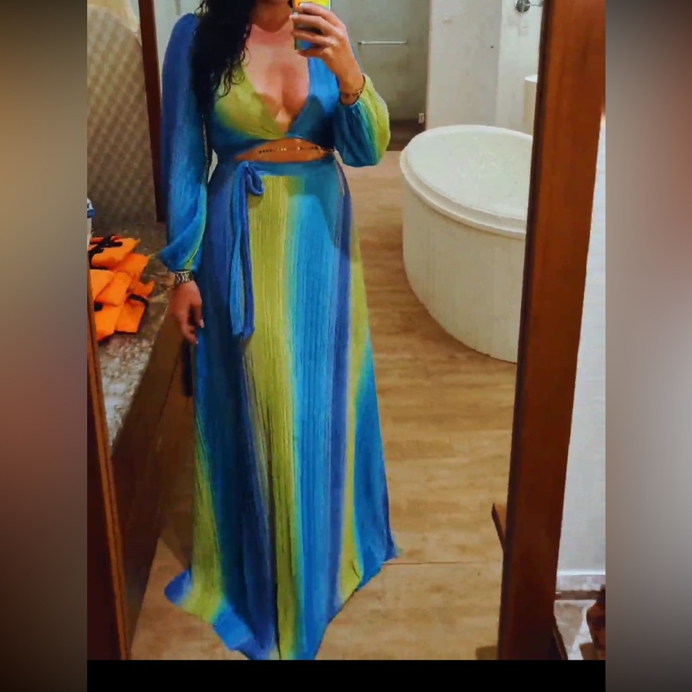 Bought this beautiful, set blue and green from a boutique.